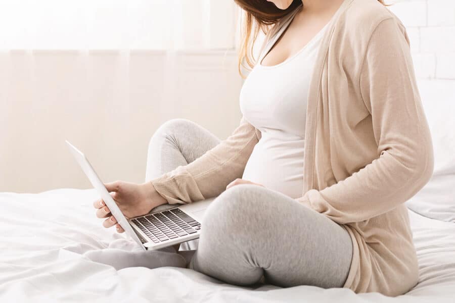 Pregnancy and Social Media Image