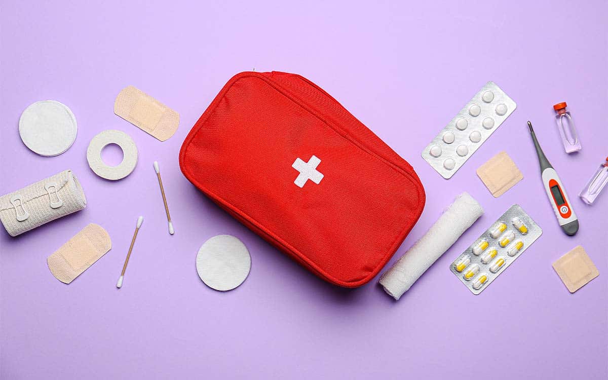 Parent’s Guide to Making a First Aid Kit