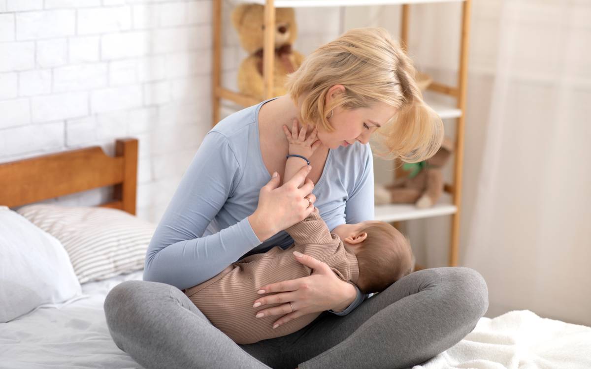 Breastfeeding Challenges and Solutions: A Comprehensive Guide for New Mothers