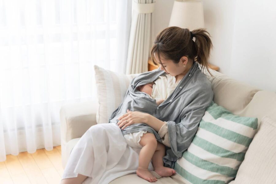 Breastfeeding vs. Formula Feeding: Making an Informed Decision