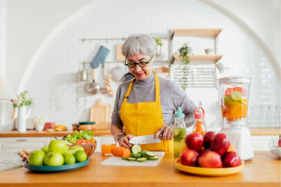 The Best Diet and Lifestyle Tips for Managing Menopause Symptoms